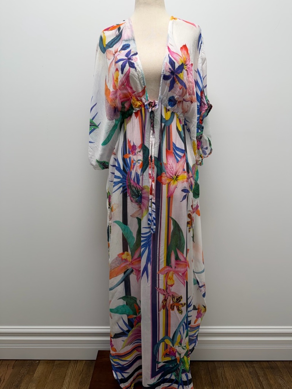 Trina Turk Treasure Cove Cover-Up Caftan Floral White Size Small/Medium - Picture 2 of 13